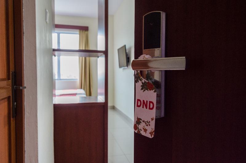 Aviari Hotel Batam Buitenkant foto
