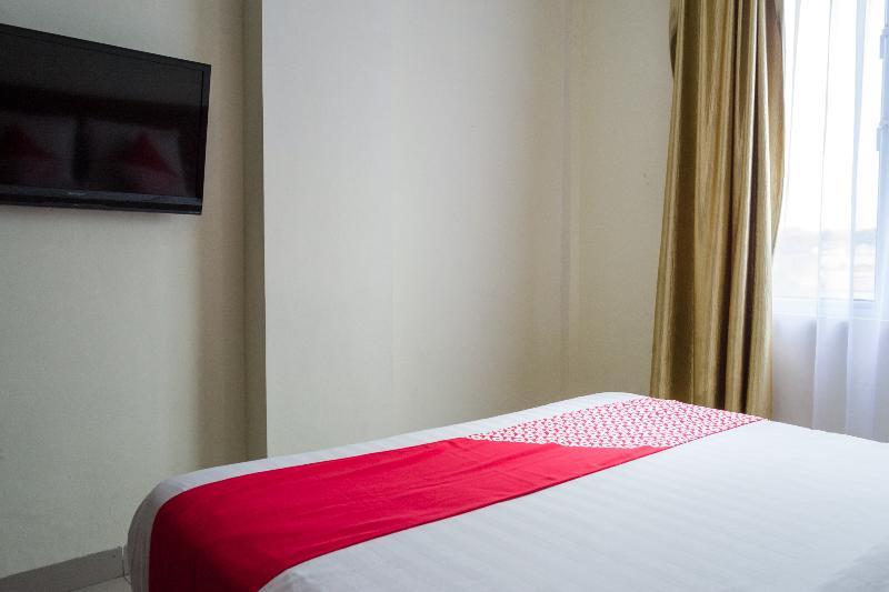 Aviari Hotel Batam Buitenkant foto